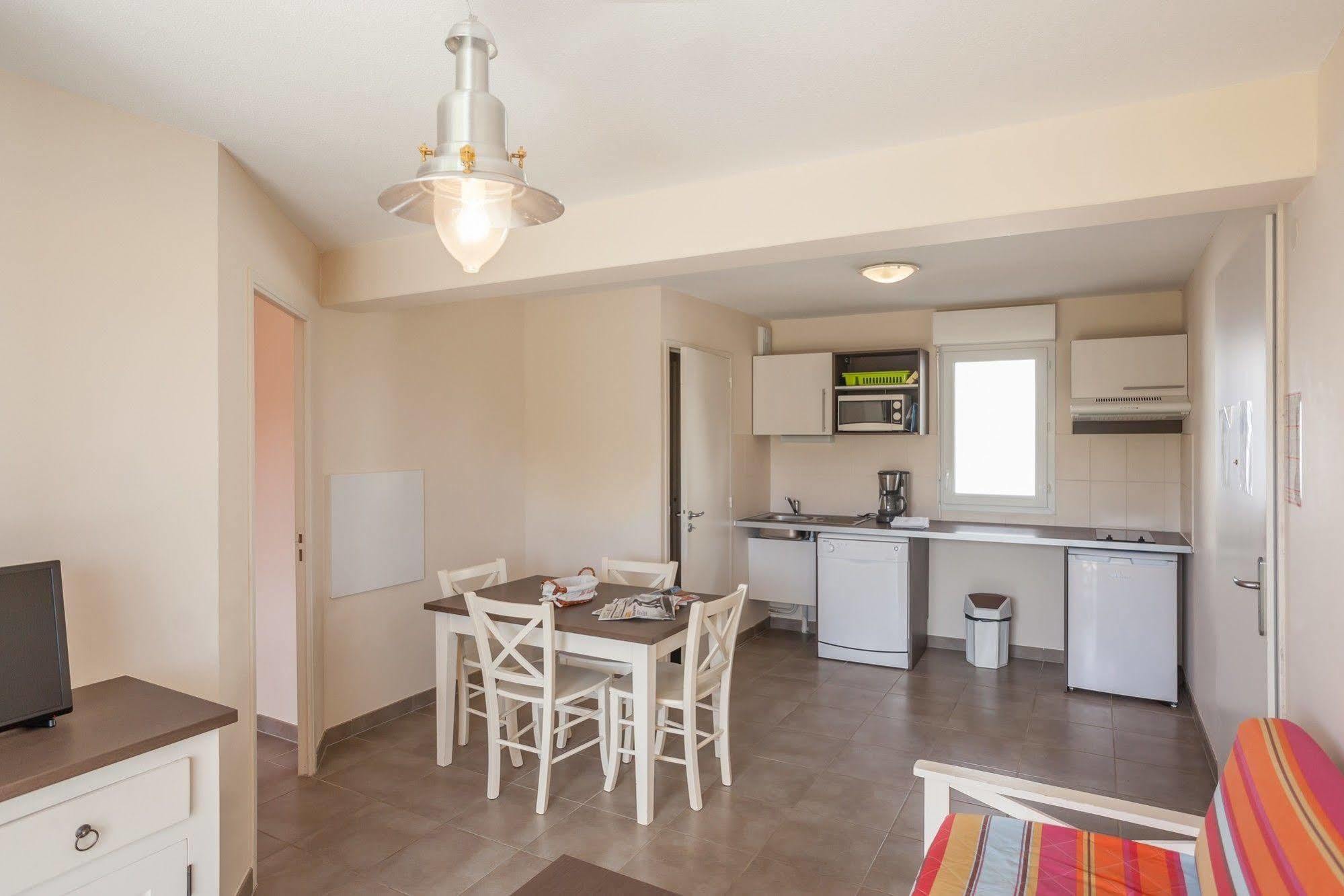 Residence Nemea Les Roches Saint-Pol-de-Leon Exterior photo