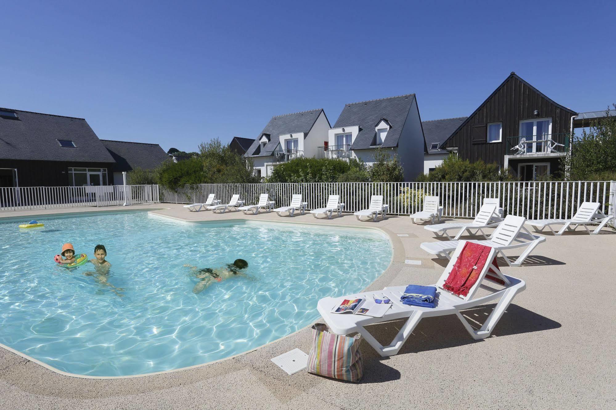 Residence Nemea Les Roches Saint-Pol-de-Leon Exterior photo