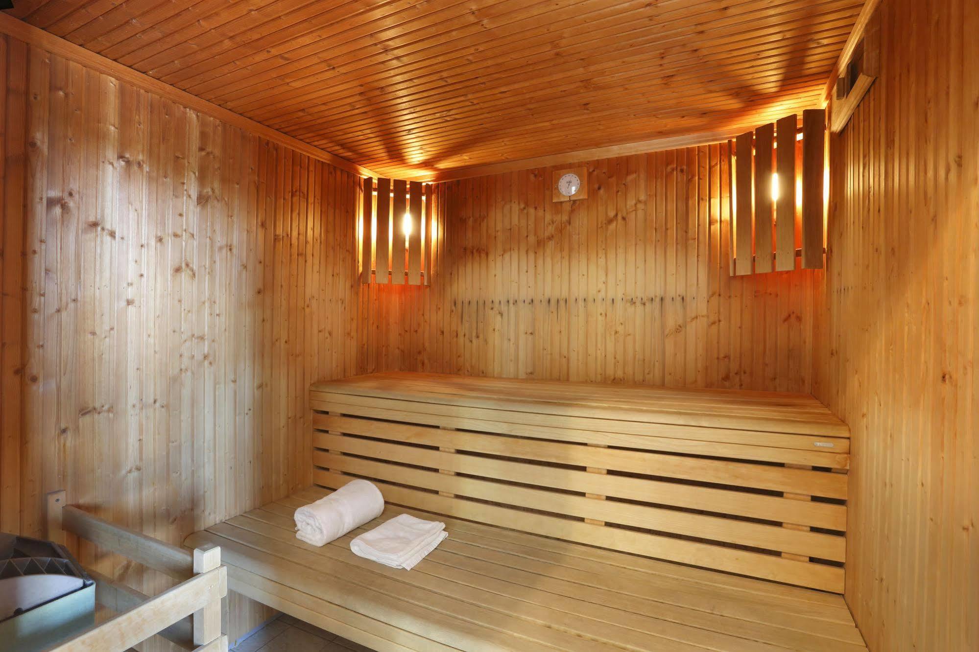 Residence Nemea Les Roches Saint-Pol-de-Leon Exterior photo